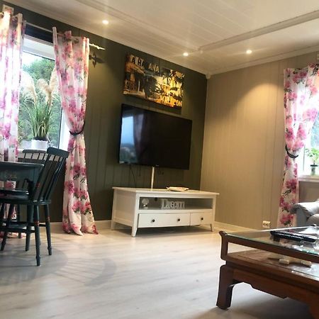 Apartmán Den Gule Huset Lyngdal Exteriér fotografie