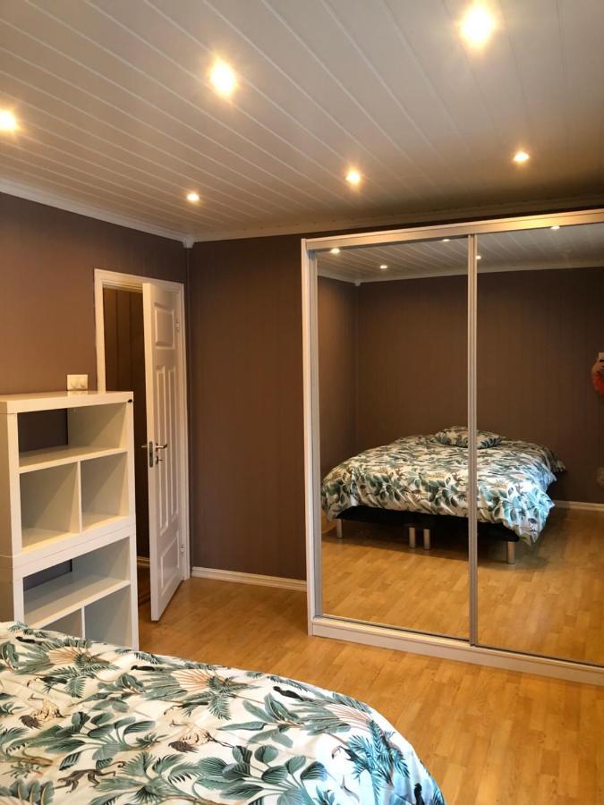 Apartmán Den Gule Huset Lyngdal Exteriér fotografie