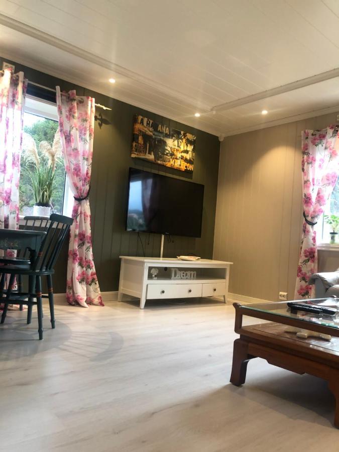Apartmán Den Gule Huset Lyngdal Exteriér fotografie